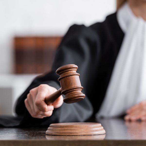 ChatGPT commet une énorme erreur en plein procès, l’avocat sanctionné