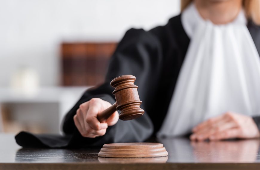 ChatGPT commet une énorme erreur en plein procès, l’avocat sanctionné