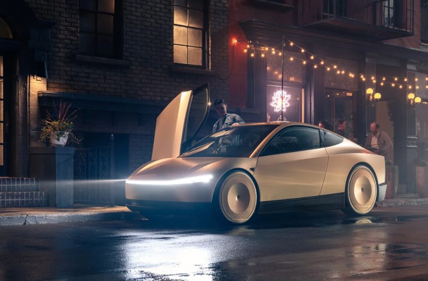 Tesla lance jeudi sa voiture sans volant, mais la vraie question reste sans réponse