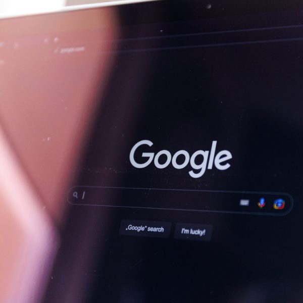 L’Europe s’inquiète pour les sites web que les résumés IA de Google font oublier