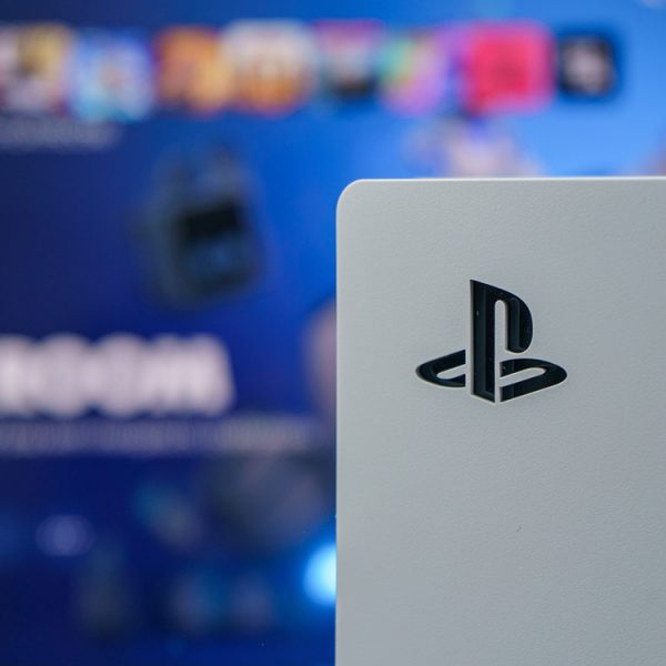 Fin des supports physiques : Sony s’emmêlerait les pinceaux, une plainte met en difficulté l’entreprise
