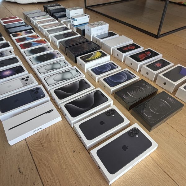 Ce Français vend sa collection complète d’iPhone aux enchères, elle est estimée à 80 000 €