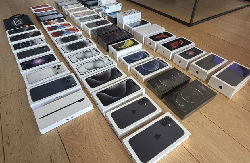 Ce Français vend sa collection complète d’iPhone aux enchères, elle est estimée à 80 000 €