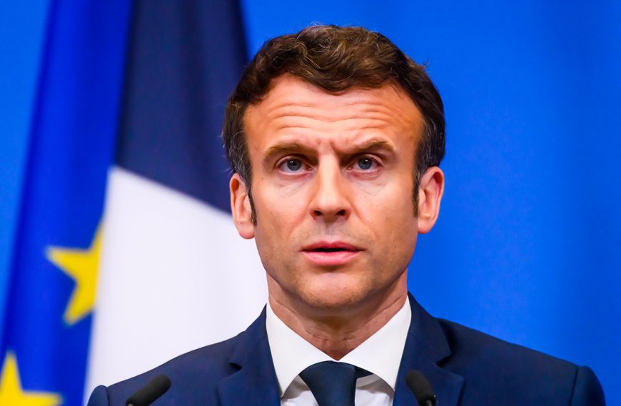 Interdiction des réseaux sociaux : Macron ne lâche pas l’affaire et demande l’aide de l’Union européenne