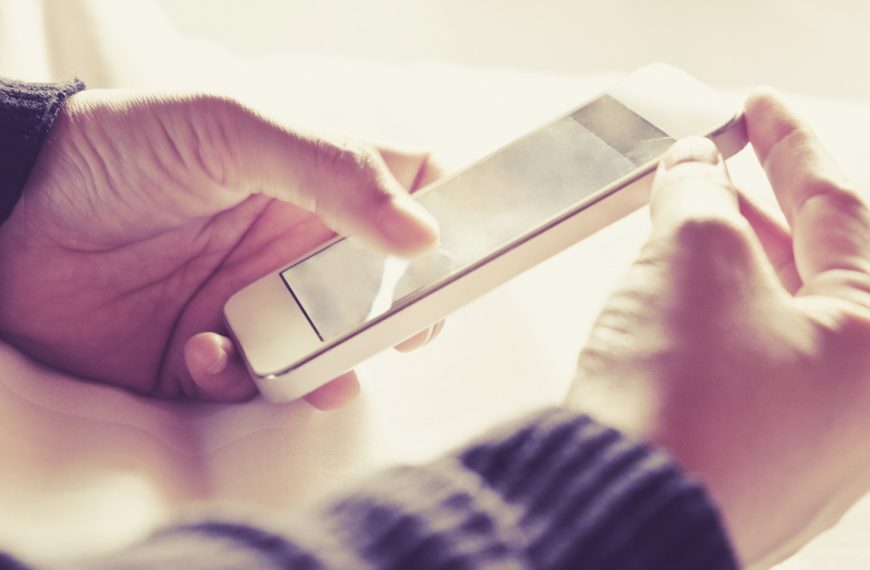 Google reconnaît le bug qui envoie vos vieux textos aux mauvaises personnes et annonce un correctif