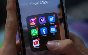 Voici les 10 applications qui vous espionnent le plus, selon cette étude