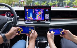 Volkswagen ouvre une salle de jeux dans ses voitures, mais garde la porte derrière un péage