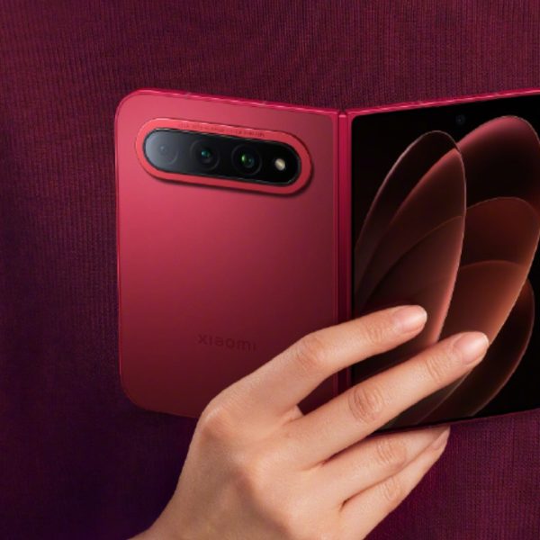 Xiaomi 18 Fold : voici les premiers visuels officiels, l’iPhone pliable n’a qu’à bien se tenir