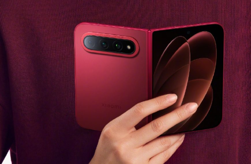 Xiaomi 18 Fold : voici les premiers visuels officiels, l’iPhone pliable n’a qu’à bien se tenir