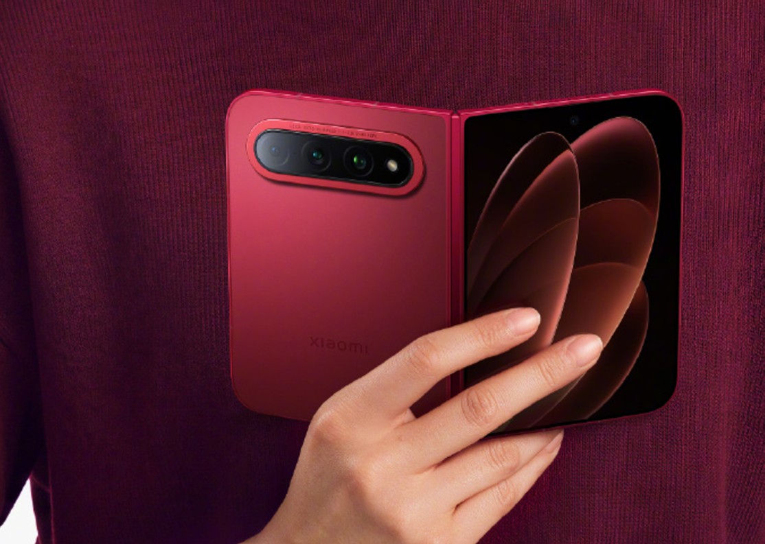Xiaomi 18 Fold : voici les premiers visuels officiels, l’iPhone pliable n’a qu’à bien se tenir