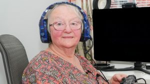 À 78 ans, cette grand-mère écossaise devient officiellement la plus vieille streameuse Fortnite au monde