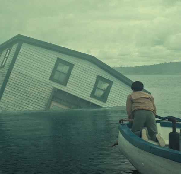 Cette série cartonne sur Netflix en première place depuis 12 jours, mais la fin de la mini-série se fait démolir !