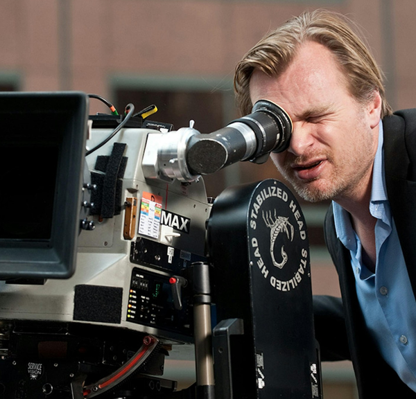 Dans 3 mois, Christopher Nolan revient au cinéma en IMAX 70mm avec l'un de ses plus grand films sorti il y a 20 ans