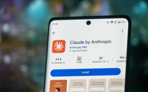 L’IA Claude refuserait de modifier votre TV connectée pour supprimer les pubs