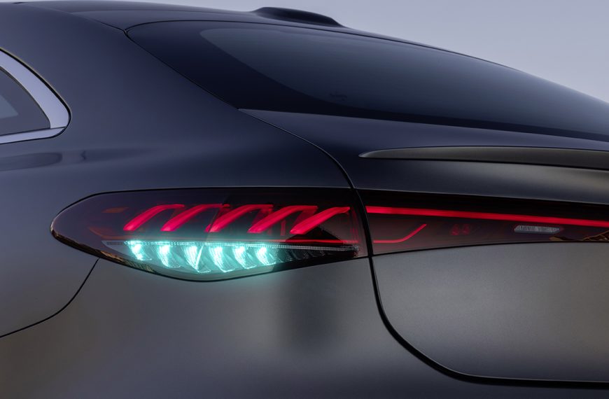L’IA va-t-elle révolutionner les usines Mercedes ? Le constructeur voit très grand