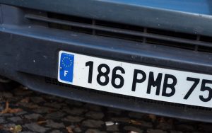 Les données de 905 000 plaques d’immatriculation françaises ont fuité, gare aux arnaques aux fausses amendes et aux assurances