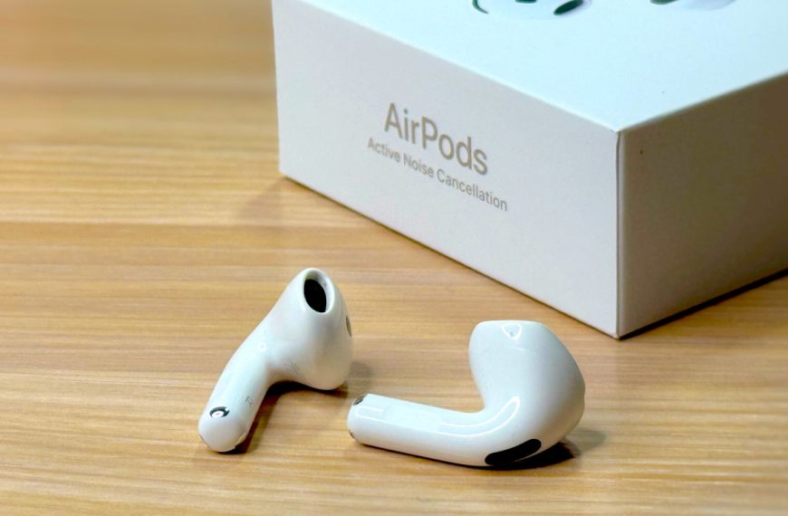 Boulanger baisse de 30 % le prix des AirPods 4 avec réduction active du bruit
