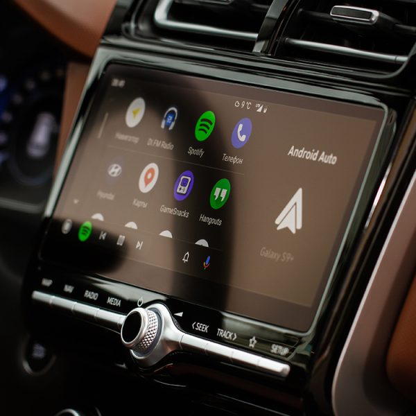 Appeler un contact en voiture va devenir moins pénible sur Android Auto grâce à cette nouvelle fonction