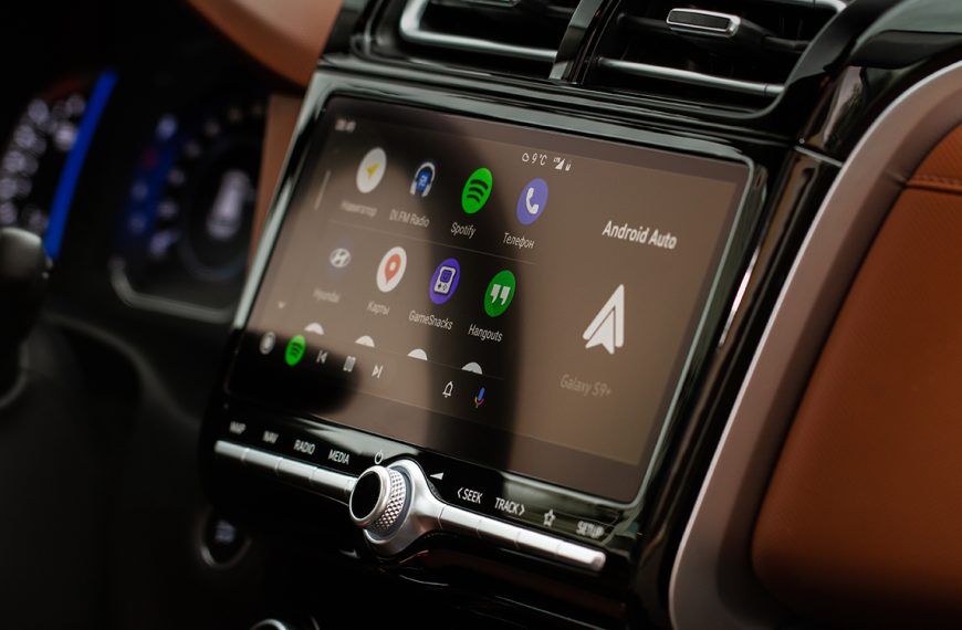 Appeler un contact en voiture va devenir moins pénible sur Android Auto grâce à cette nouvelle fonction