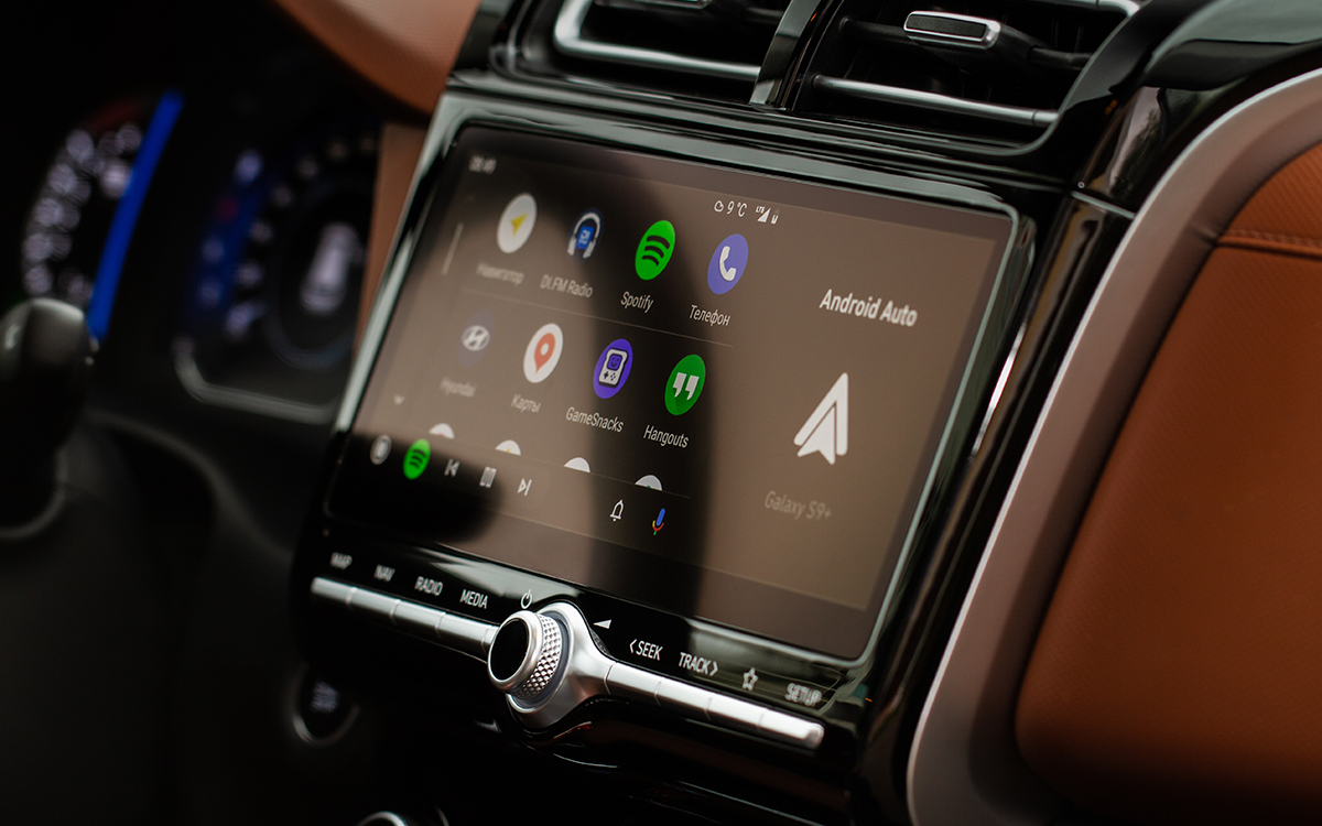 Appeler un contact en voiture va devenir moins pénible sur Android Auto grâce à cette nouvelle fonction