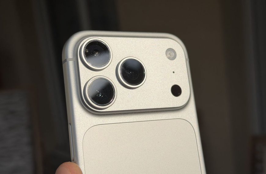 La nouvelle version d’iOS apporte le français à Siri… sauf aux Français