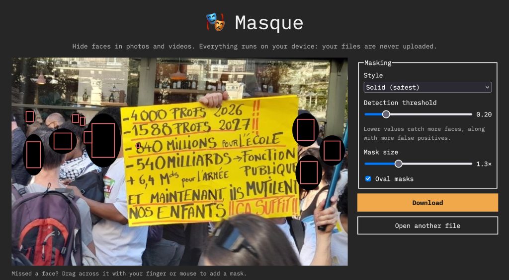 Filmer la police, puis flouter les visages avant de publier