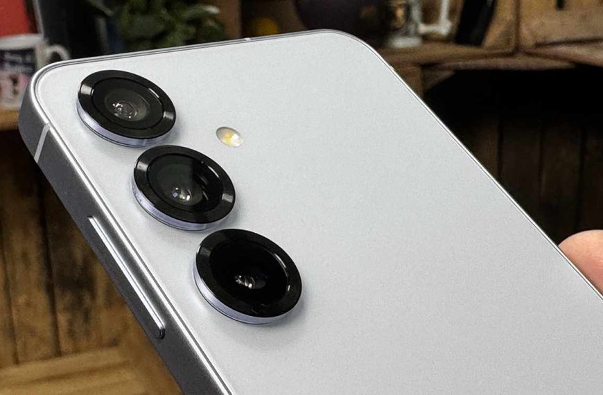 Android 17 arrive sur les Samsung Galaxy S25 en Europe, avec une fonction qui garde vos proches au centre de la vidéo