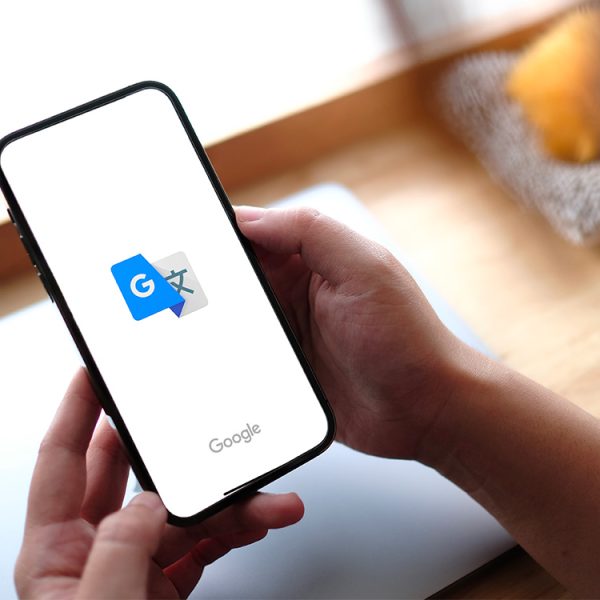 Google Traduction va faire disparaître ces mots agaçants grâce à l’IA, voici comment