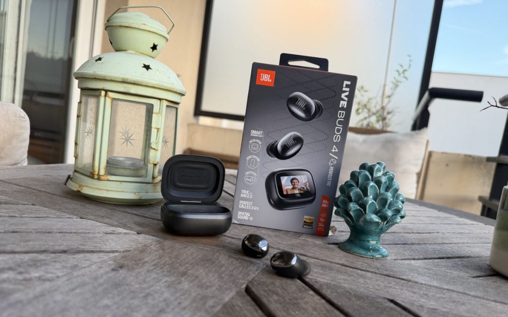Test JBL Live Buds 4 : des écouteurs boutons discrets et complets