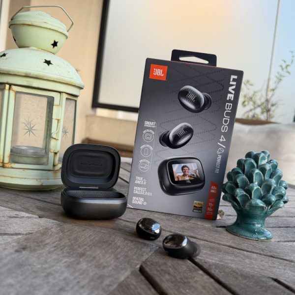 Test JBL Live Buds 4 : des écouteurs boutons discrets et complets