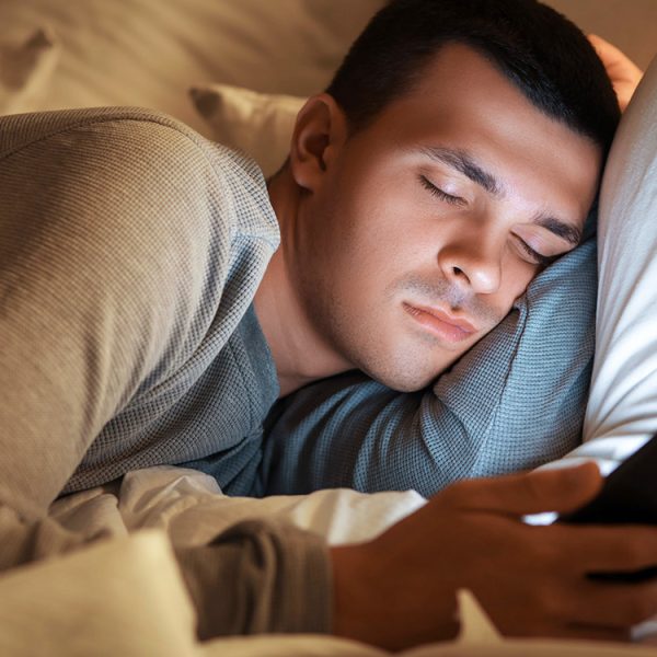 Cette étude montre l’impact du smartphone sur le sommeil et c’est une catastrophe