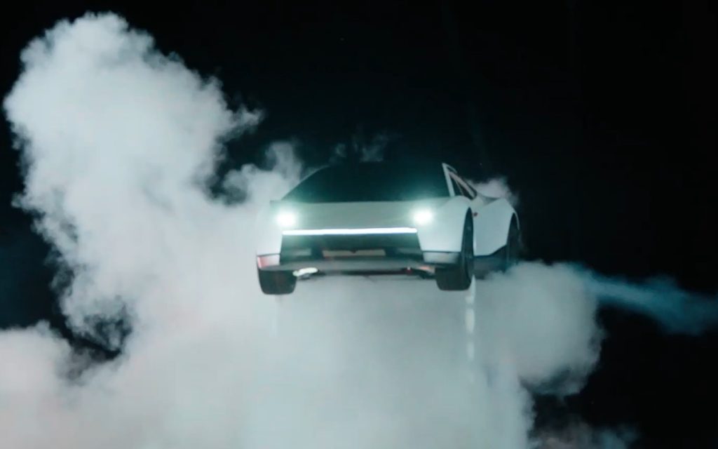 Après neuf ans d’attente, la Tesla Roadster décolle enfin, voici 5 usages (pas) réels de ses 10 propulseurs